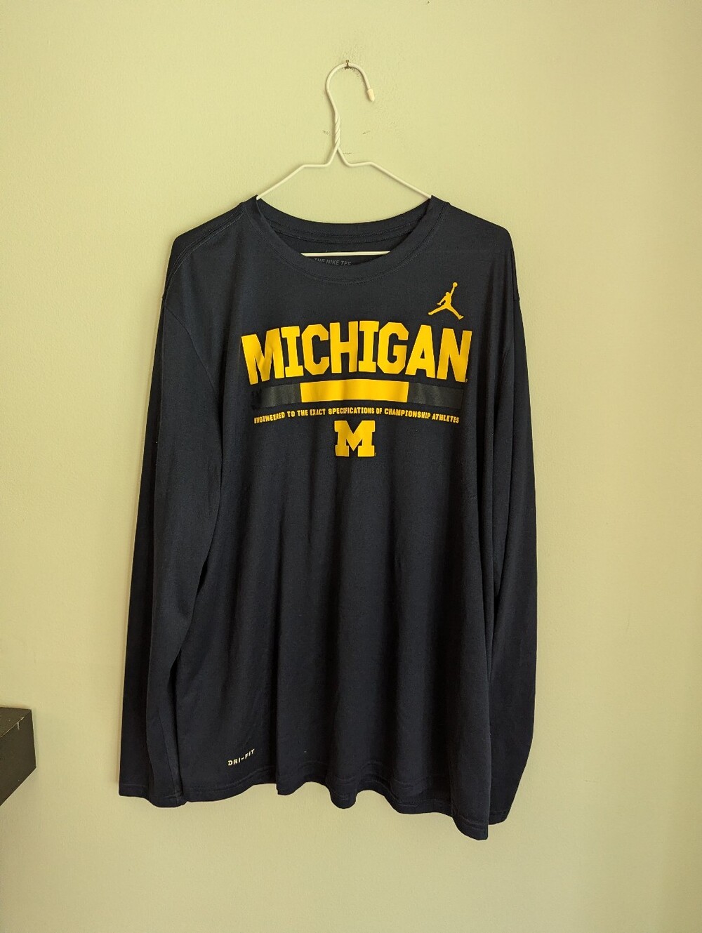 The Nike Tee Jordan Men's XL Michigan Wolverines Shirt Blue Long Sleeve Dri Fit